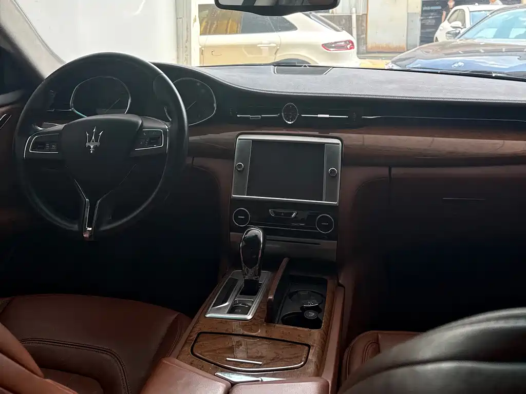 Maserati Quattroporte — миниатюра 6
