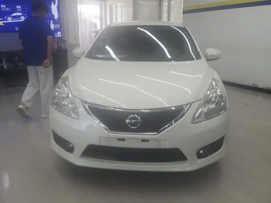 Nissan Tiida 2011 1.6L CVT Comfort