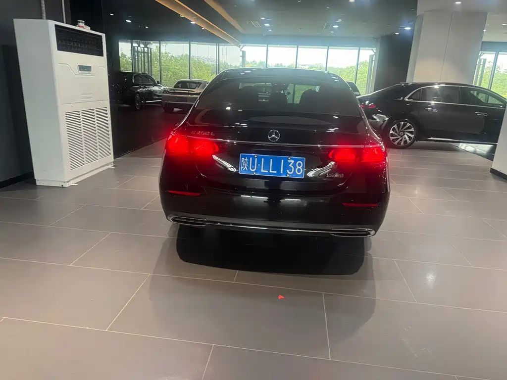 Mercedes-Benz E-Class — миниатюра 5