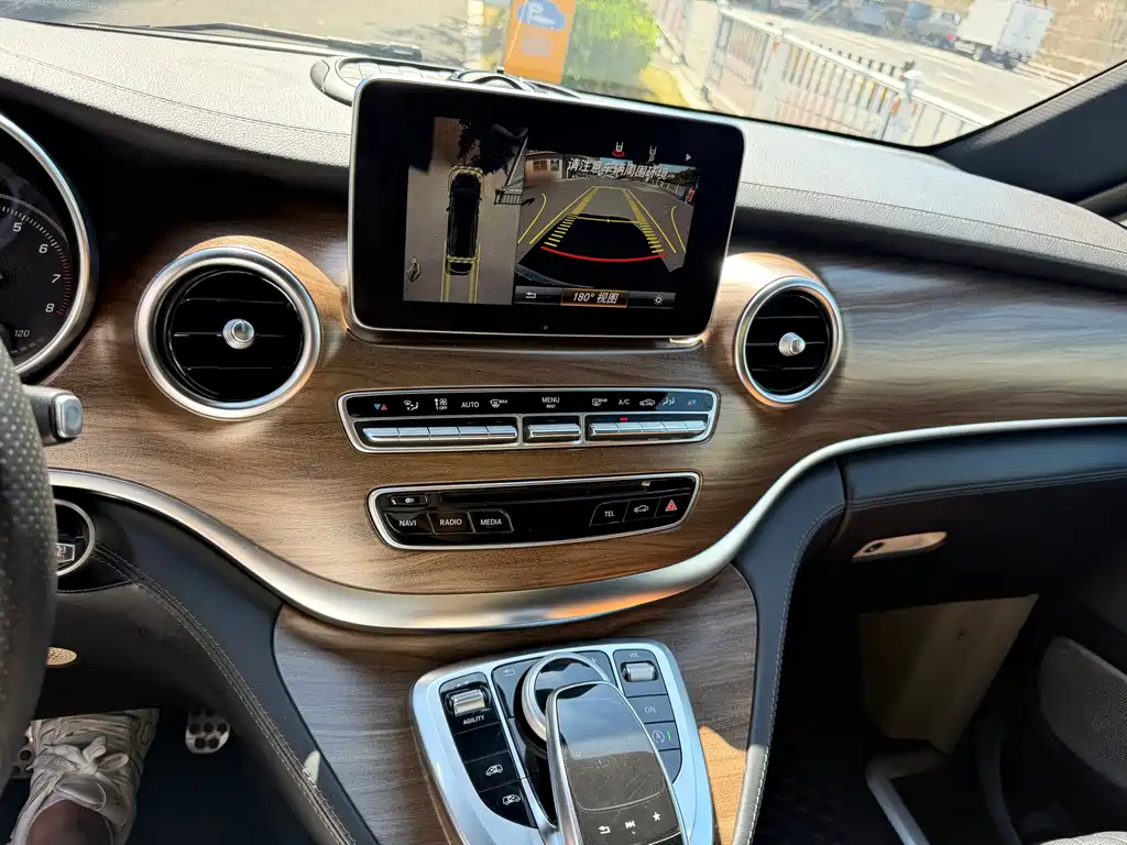 Mercedes-Benz V-Class — миниатюра 14