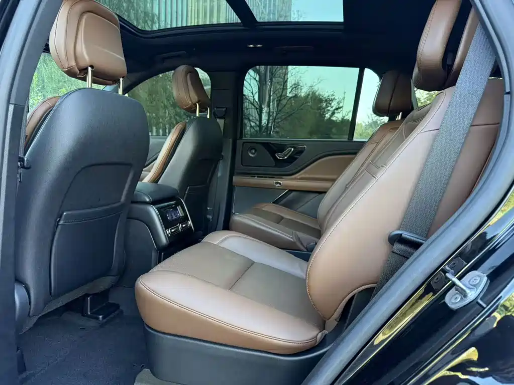 Lincoln Aviator — миниатюра 5