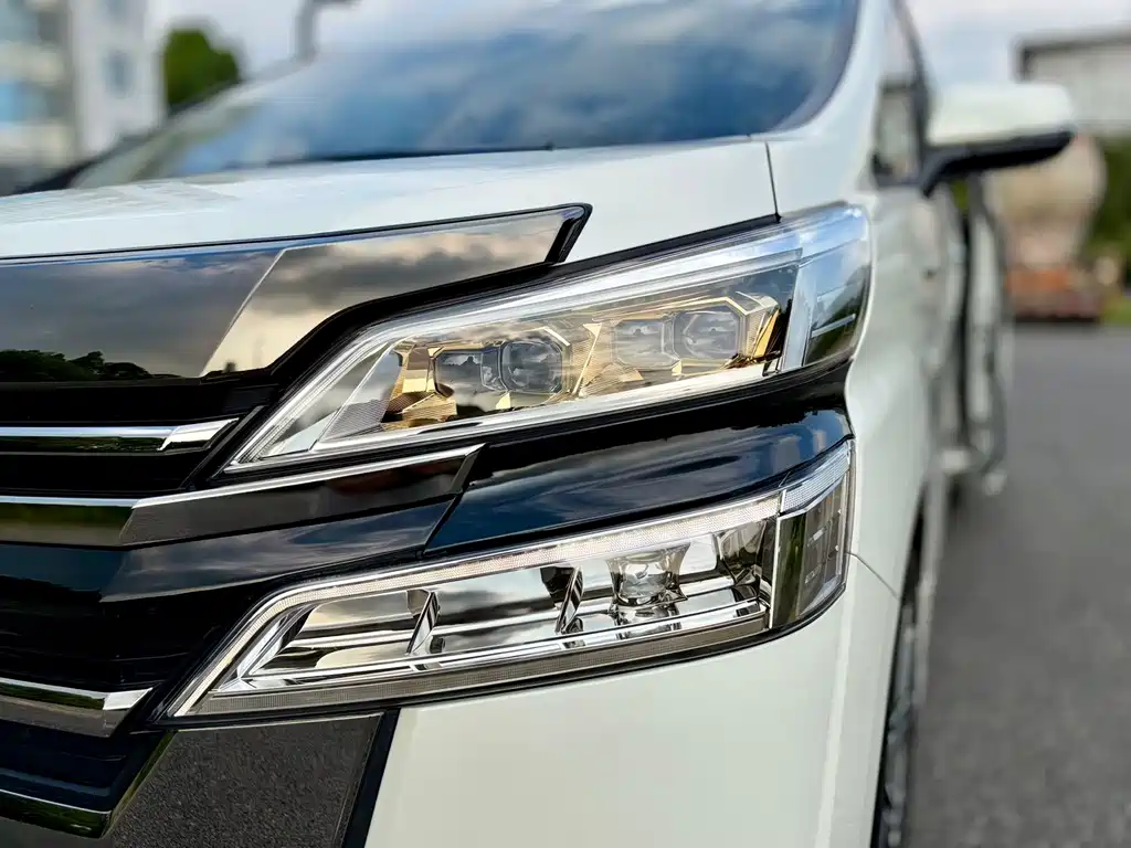 Toyota Vellfire — миниатюра 21