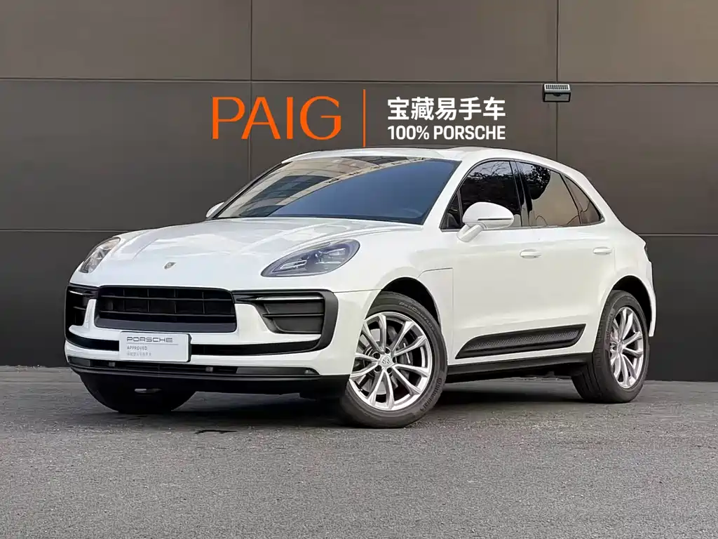 PORSCHE MACAN
