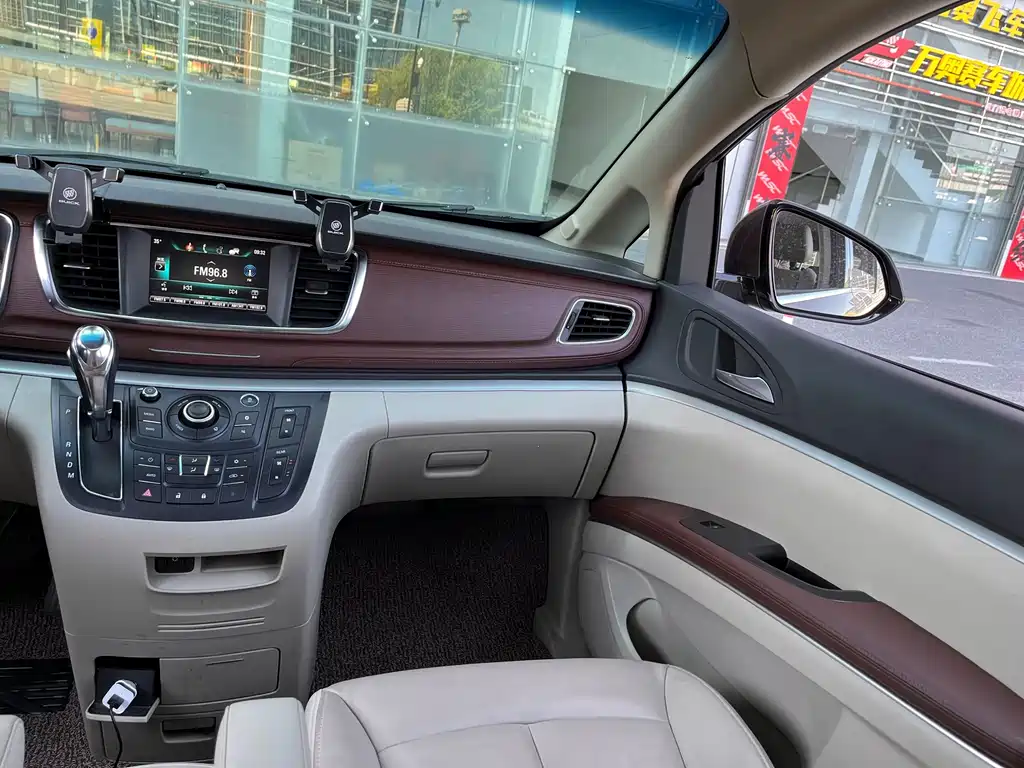 Buick GL8 — миниатюра 18