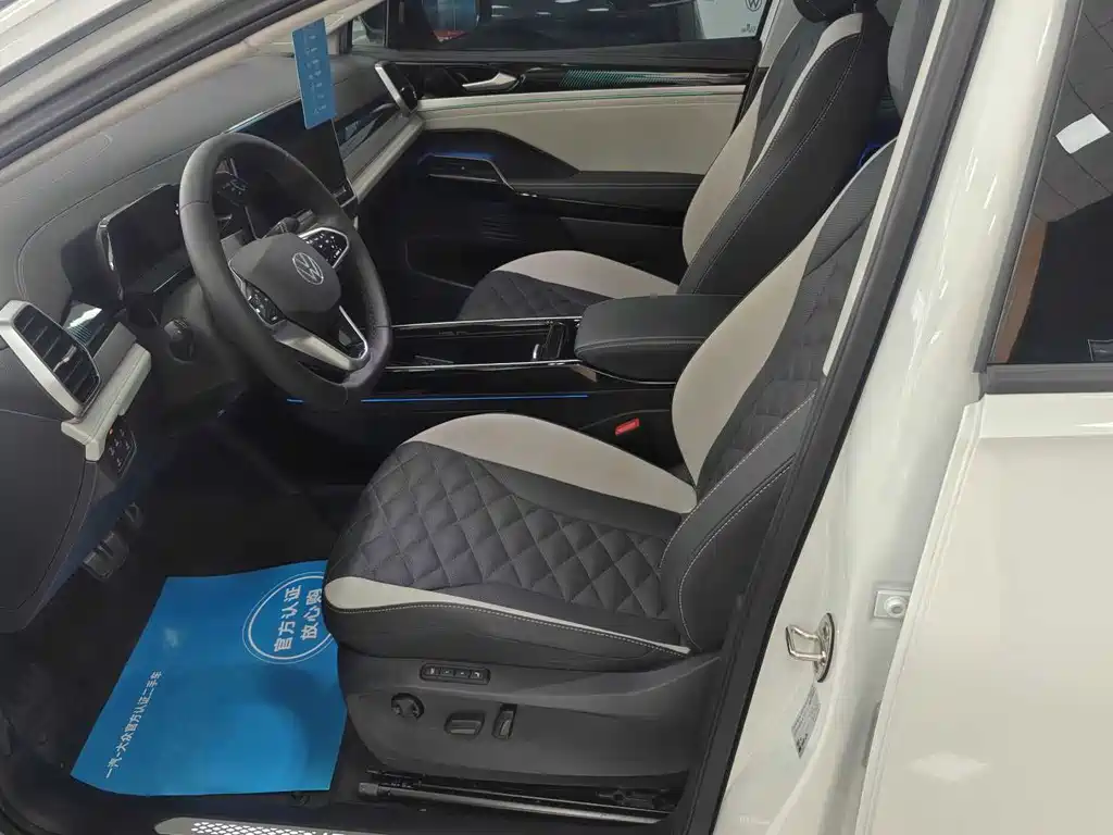 VOLKSWAGEN ID.6 CROZZ