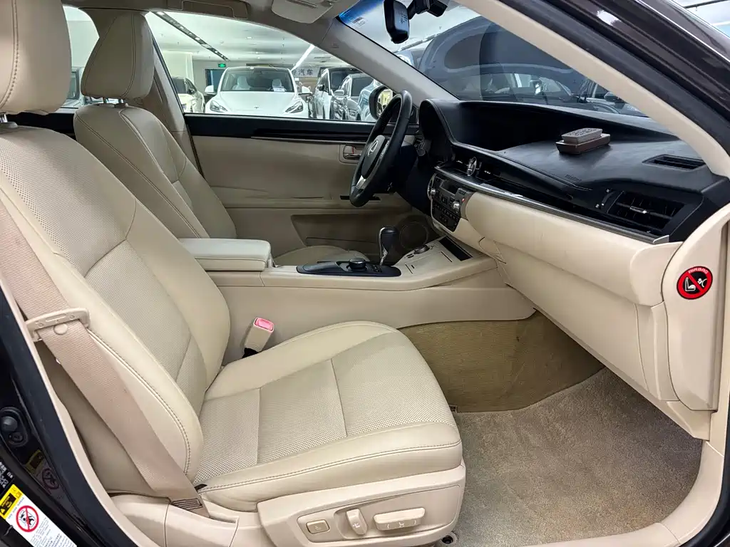 Lexus ES — миниатюра 9