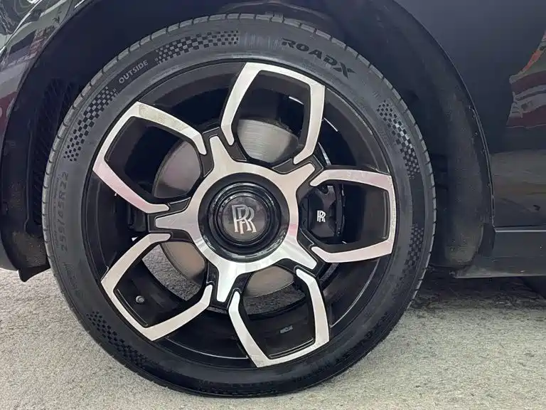 Rolls-Royce Cullinan — миниатюра 9