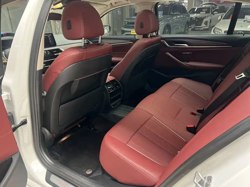 BMW 5 Series — миниатюра 8