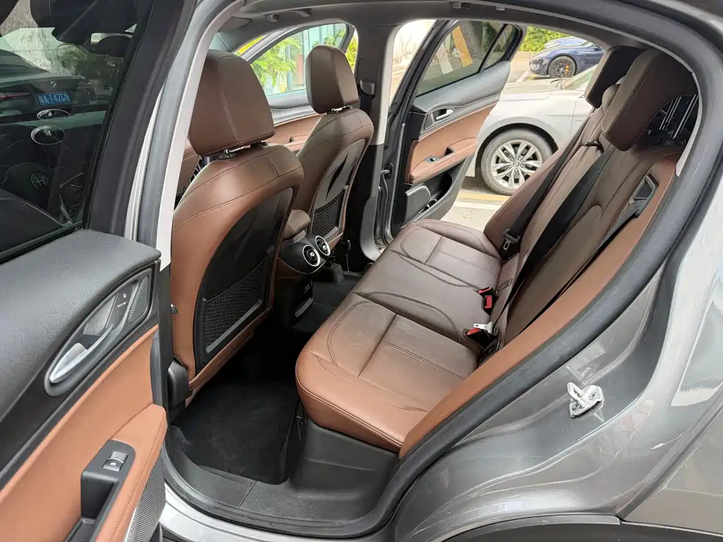 Alfa Romeo Stelvio — миниатюра 14