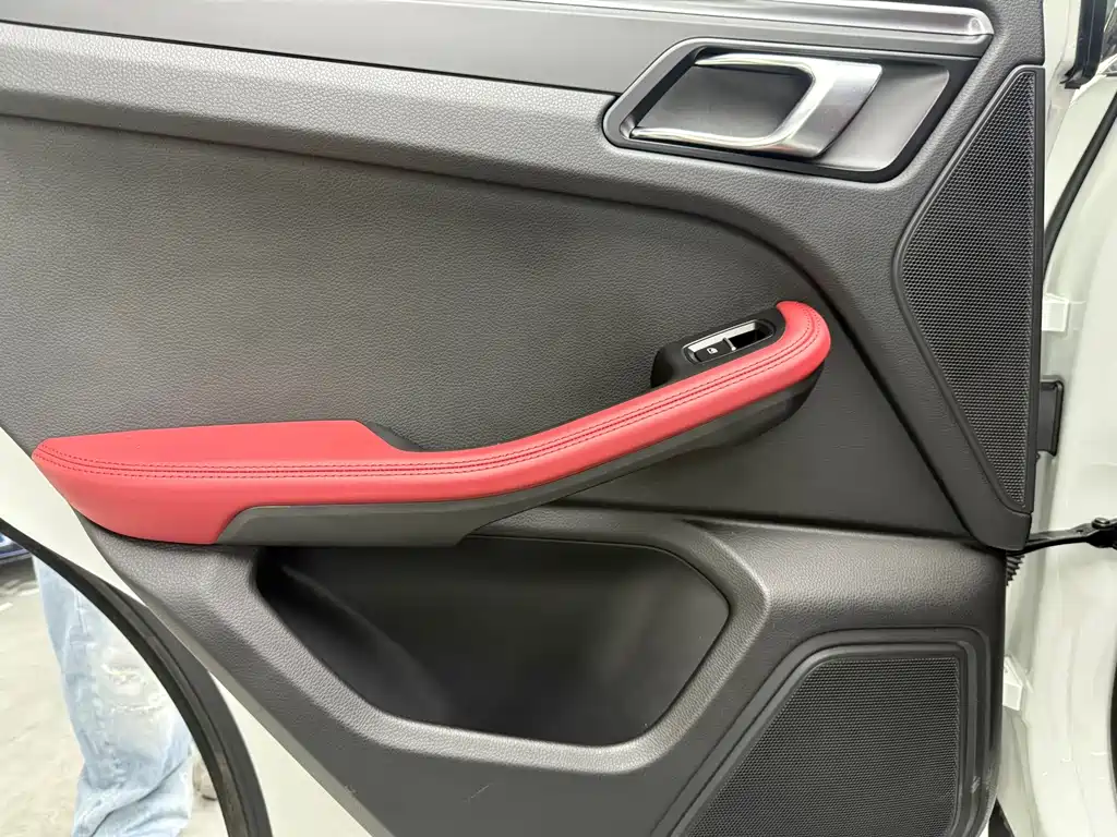 Porsche Macan — миниатюра 11