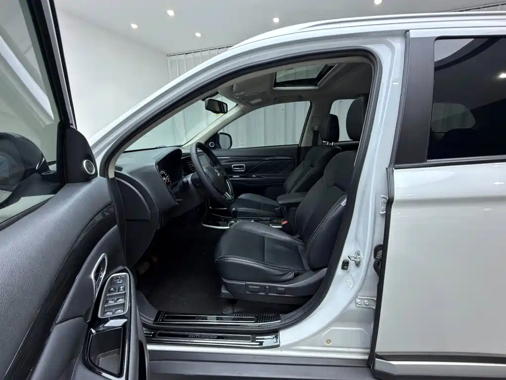 Mitsubishi Outlander — миниатюра 17