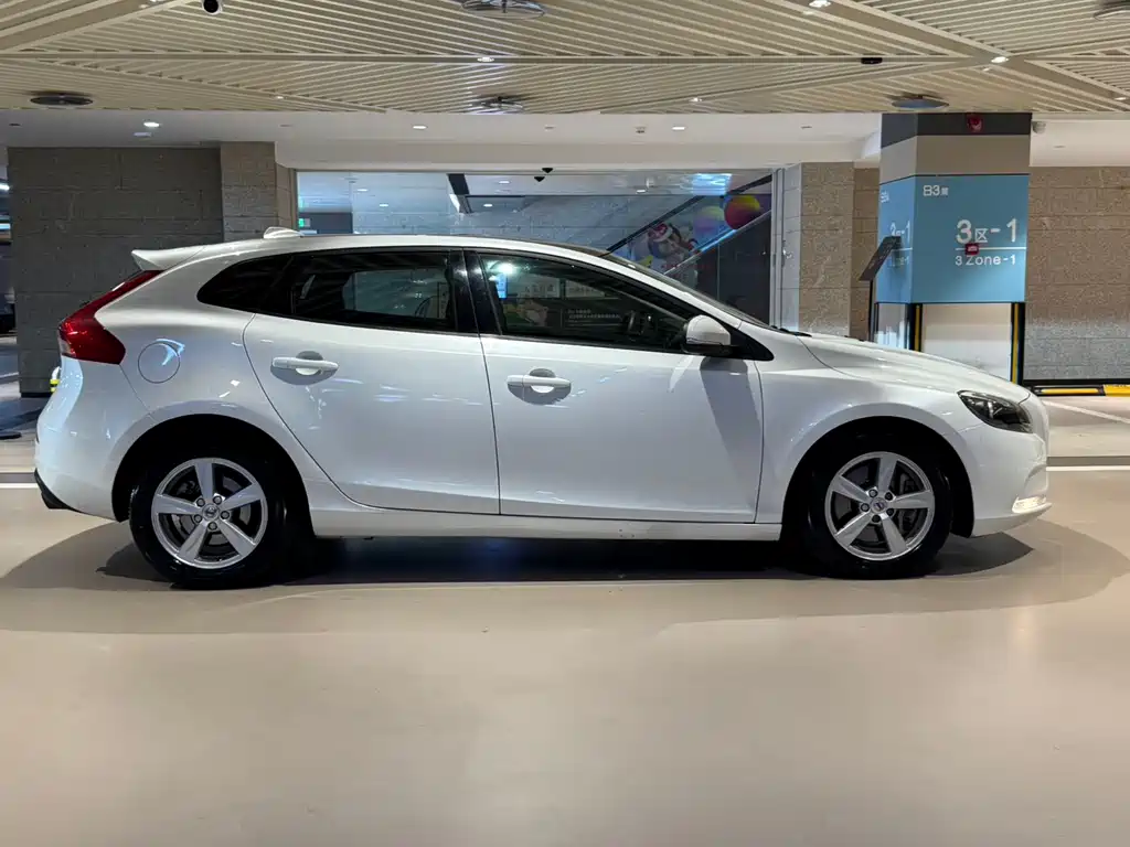 Volvo V40 — миниатюра 12