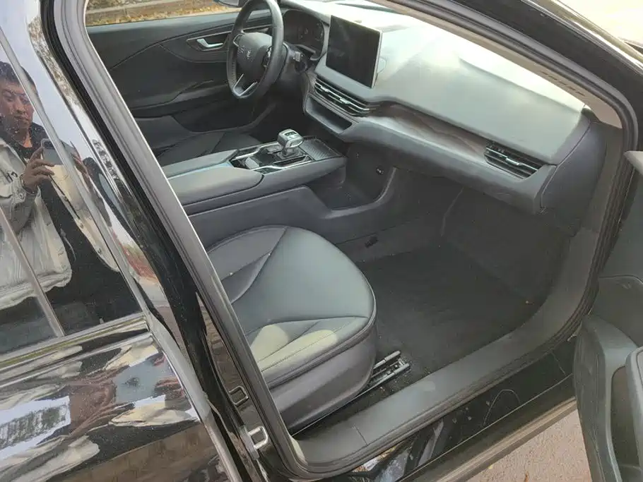 Hongqi Hongqi E-QM5 — миниатюра 8