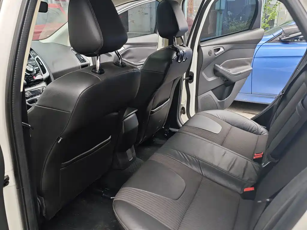 Ford Focus 2012 2.0L AT Luxury Sport