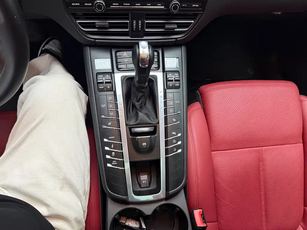 Porsche Macan — миниатюра 9