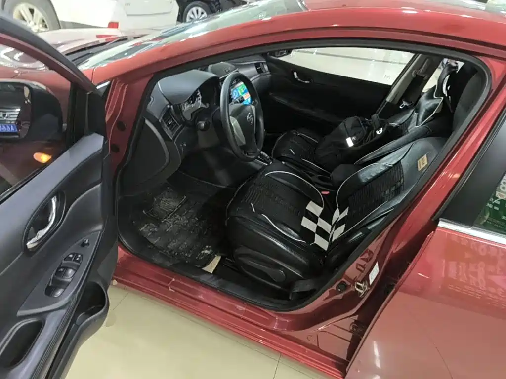 Nissan Tiida — миниатюра 16