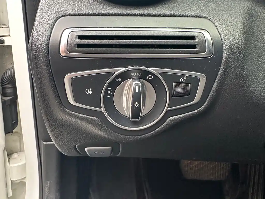 Mercedes-Benz C-Class — миниатюра 6