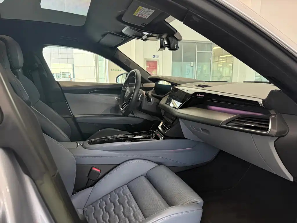 Audi e-tron GT — миниатюра 9