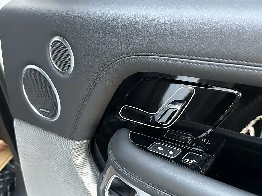 Land Rover Range Rover — миниатюра 14