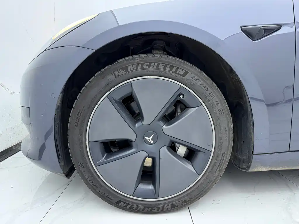 Tesla Model 3 — миниатюра 6