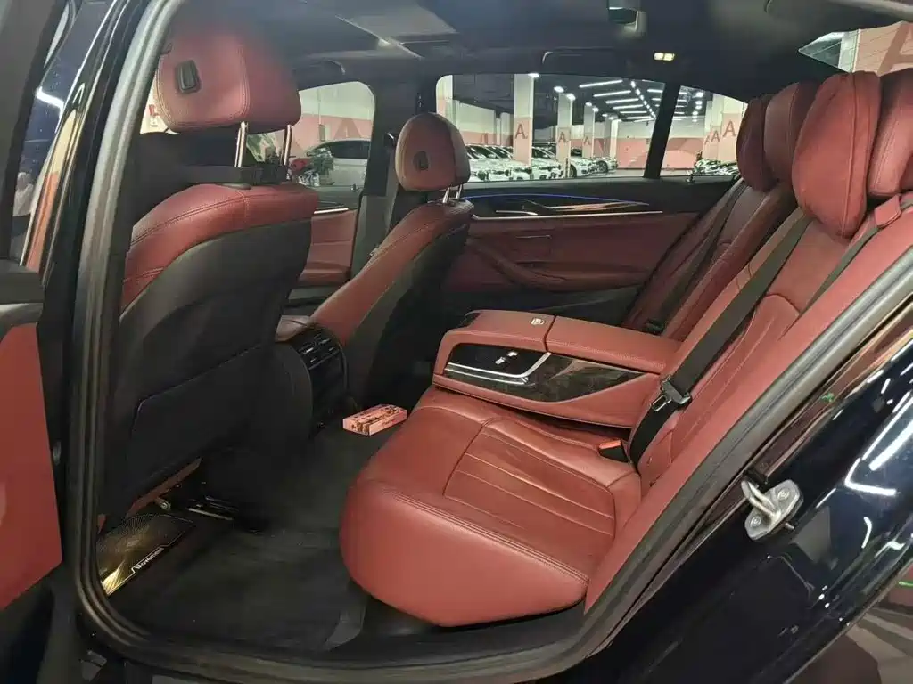 BMW 5 Series — миниатюра 6