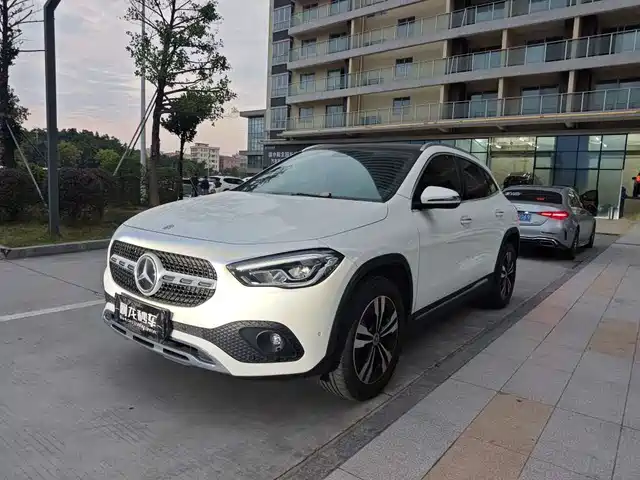 MERCEDES BENZ GLA