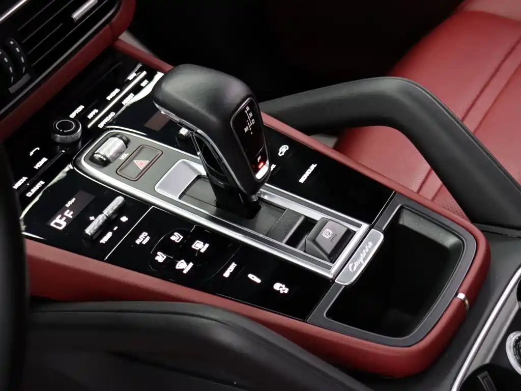 Porsche Cayenne — миниатюра 13