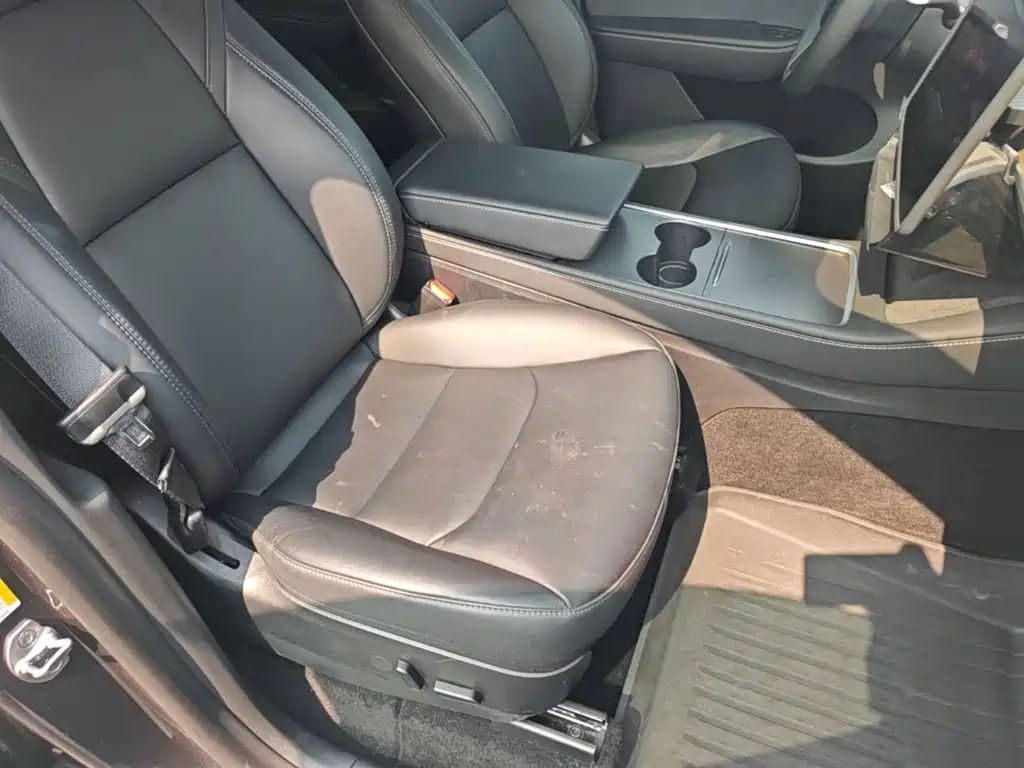 Tesla Model Y — миниатюра 25