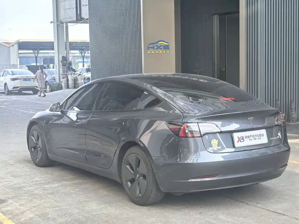 Tesla Model 3 — миниатюра 8