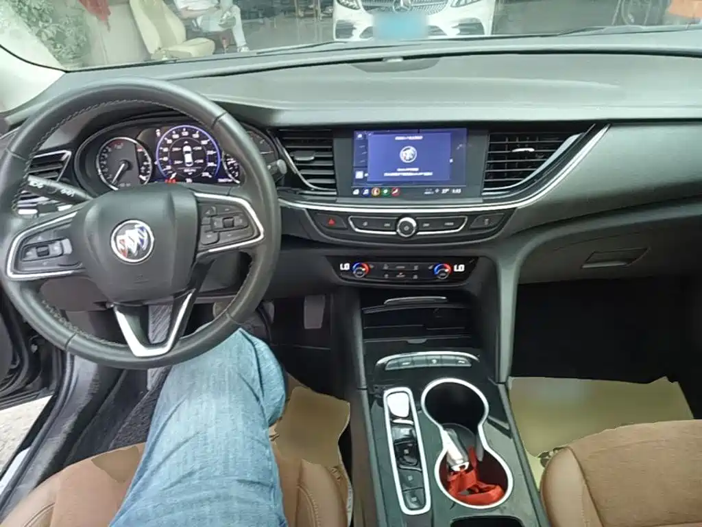Buick Regal — миниатюра 10
