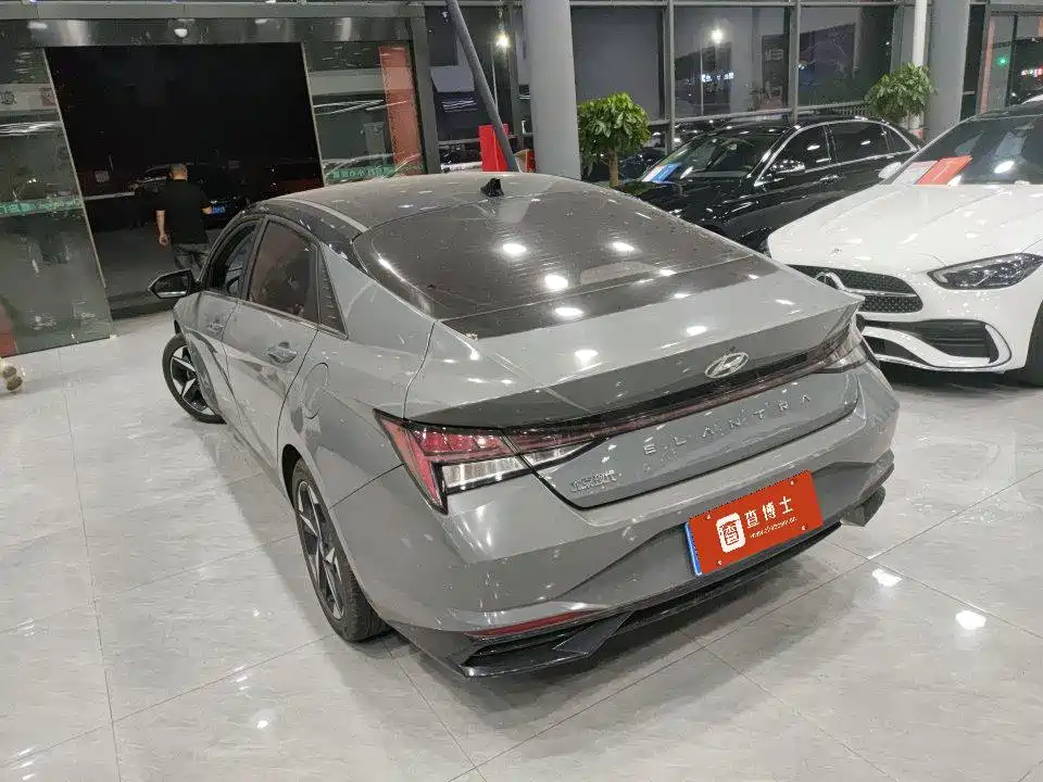 Hyundai Elantra — миниатюра 8