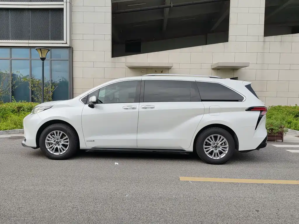Toyota Sienna — миниатюра 6