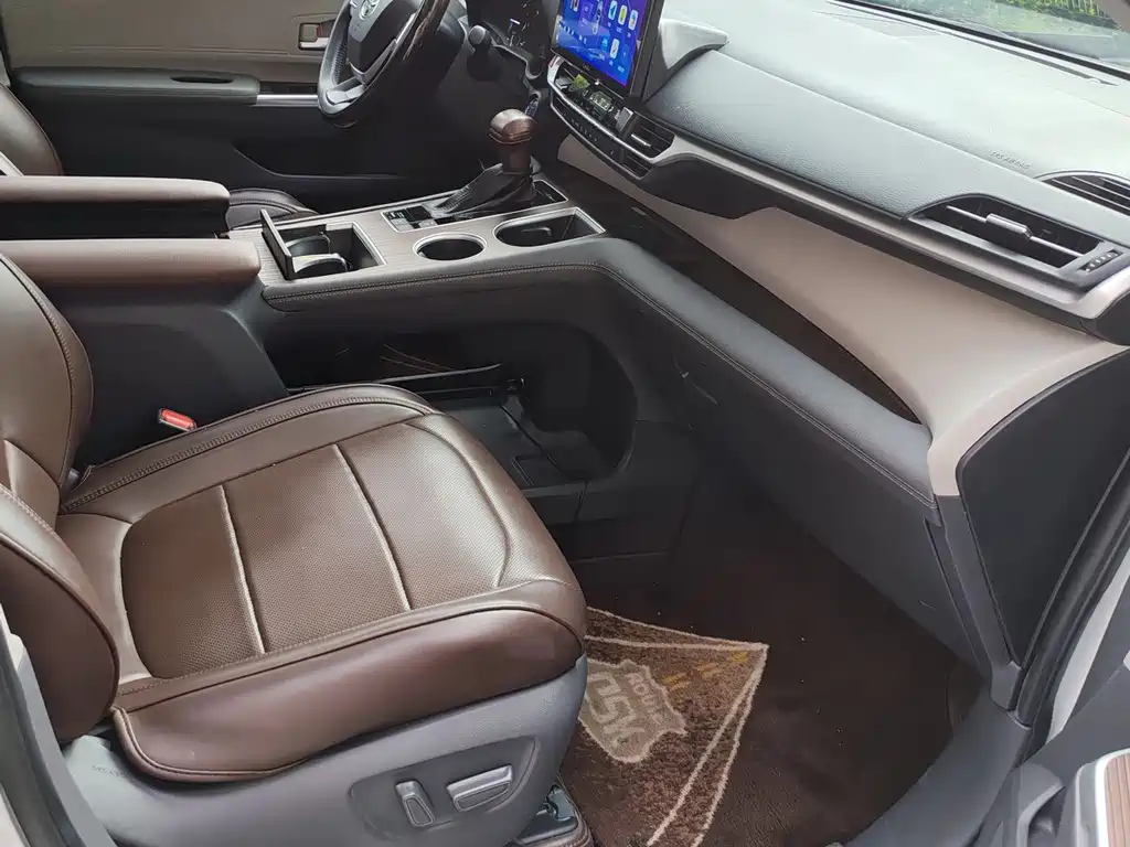 Toyota Sienna — миниатюра 7