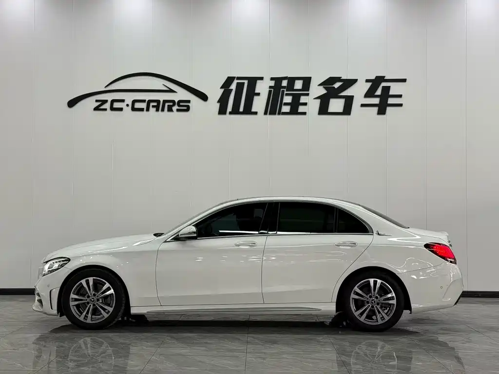Mercedes-Benz C-Class — миниатюра 3