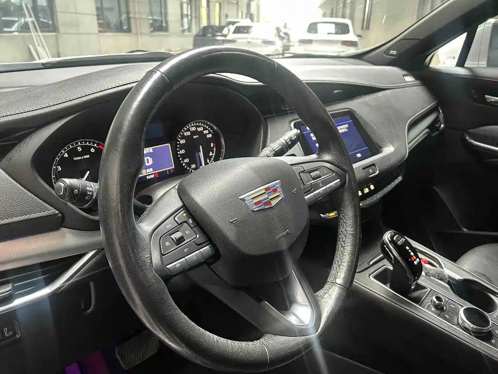 CADILLAC XT4