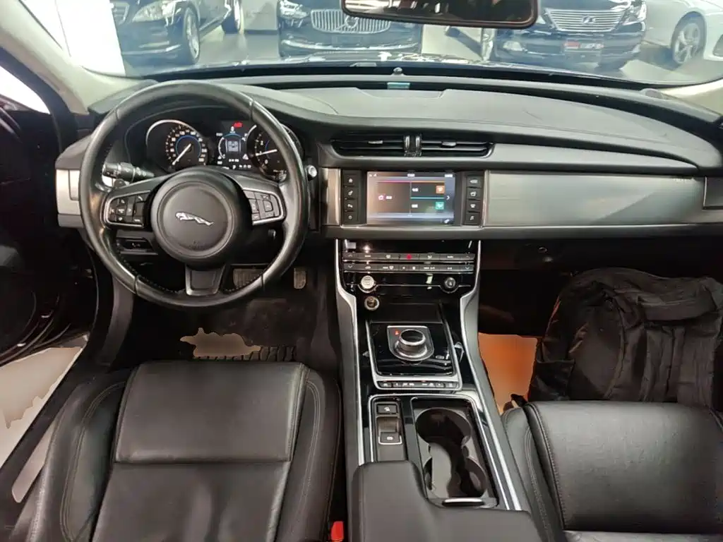 Jaguar XFL — миниатюра 10