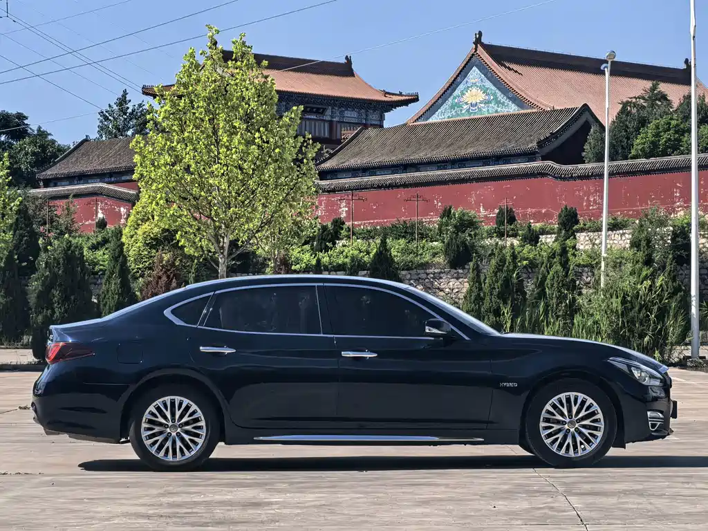 Infiniti Q70 — миниатюра 7