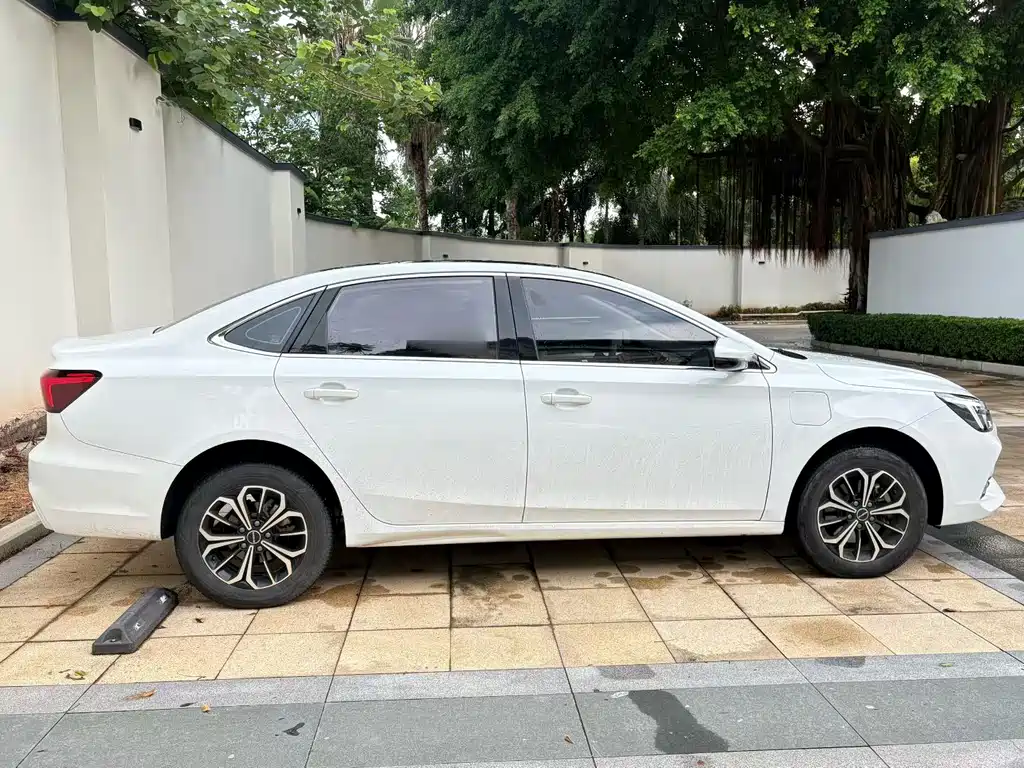 Roewe i6 MAX New Energy — миниатюра 6