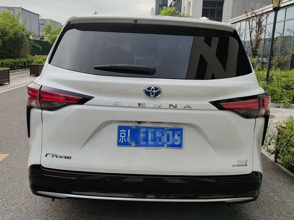 Toyota Sienna — миниатюра 4