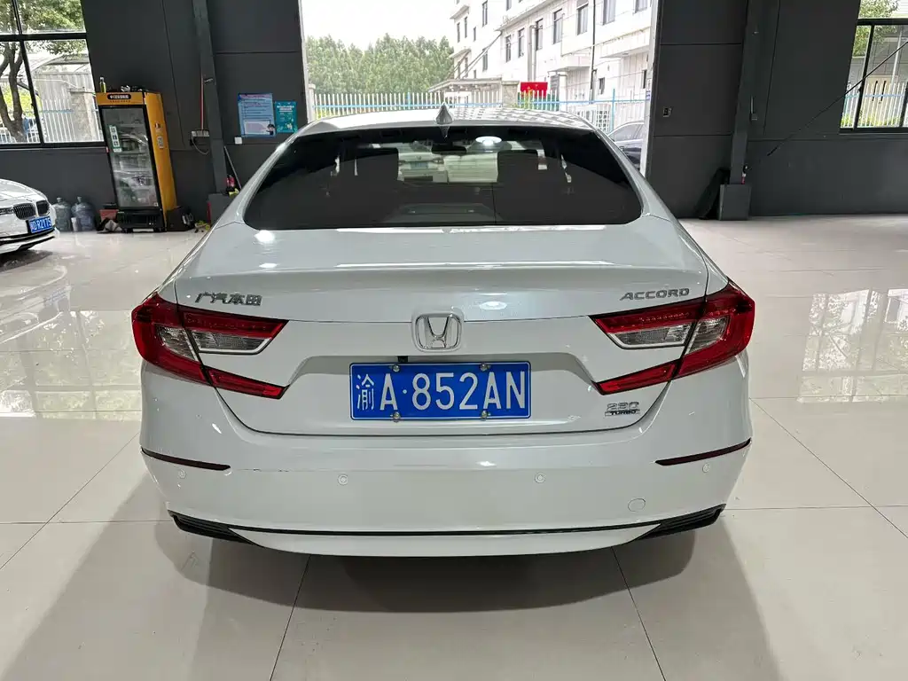 Honda Accord — миниатюра 8