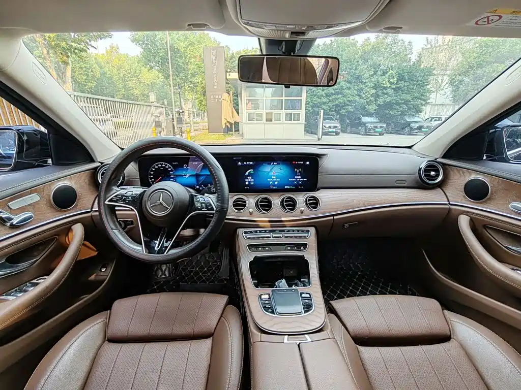 Mercedes-Benz E-Class — миниатюра 16
