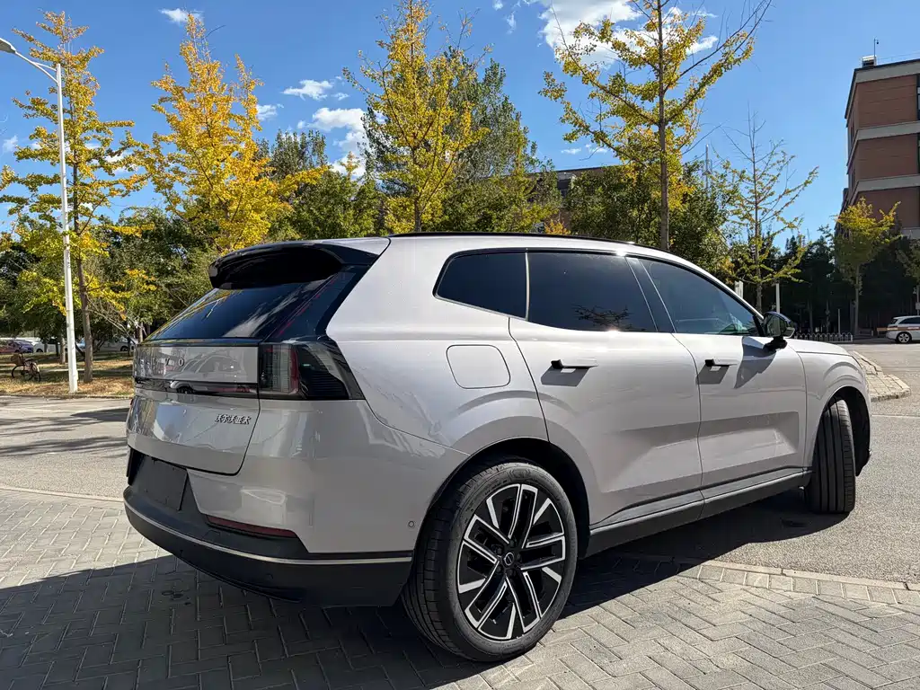 Volvo XC70 PHEV — миниатюра 5