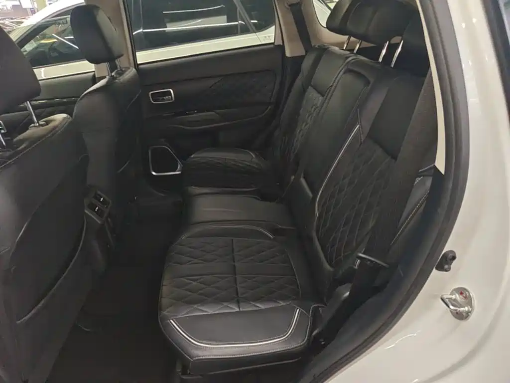 Mitsubishi Outlander — миниатюра 17