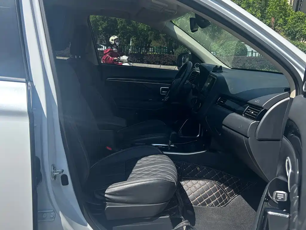 Mitsubishi Outlander 2023 1.5T CVT Premium 5 мест