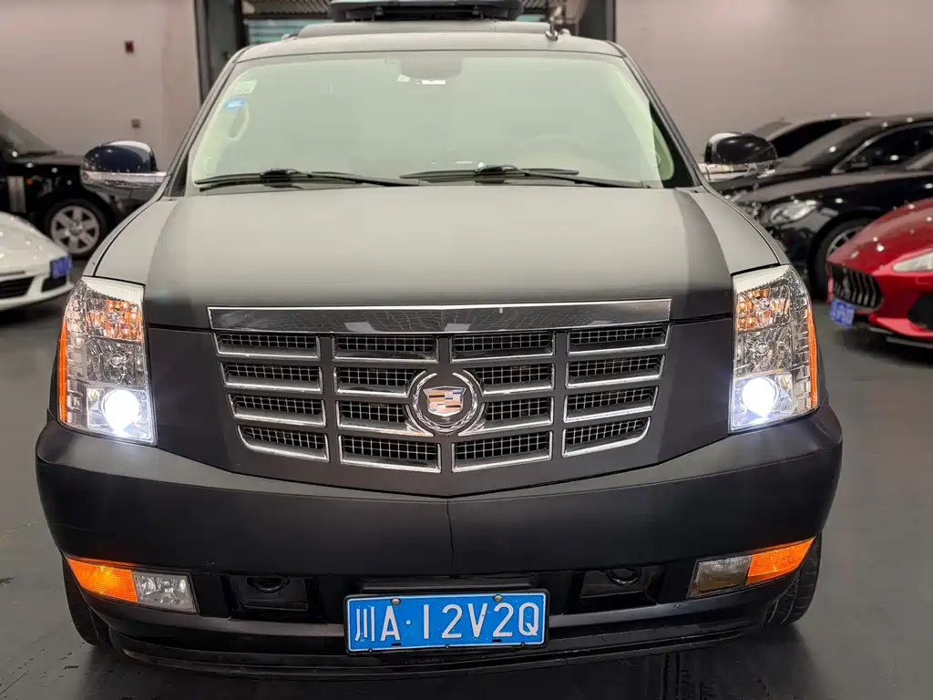Cadillac Escalade — миниатюра 2