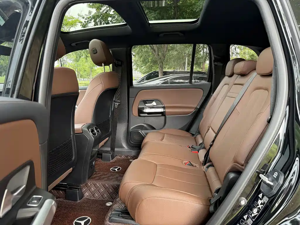 Mercedes-Benz GLB — миниатюра 10