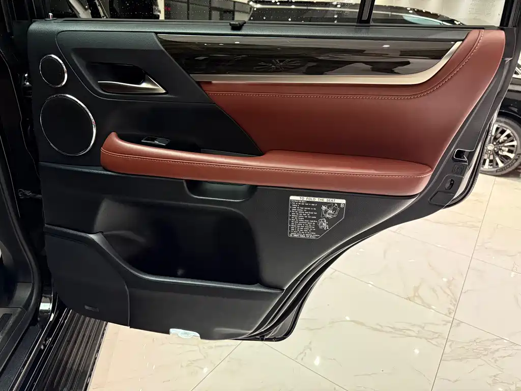Lexus LX — миниатюра 11