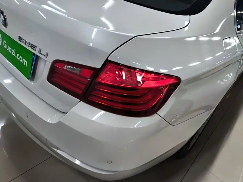 BMW 5 Series — миниатюра 8