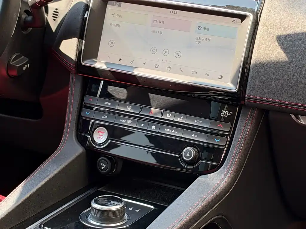 Jaguar F-PACE — миниатюра 11