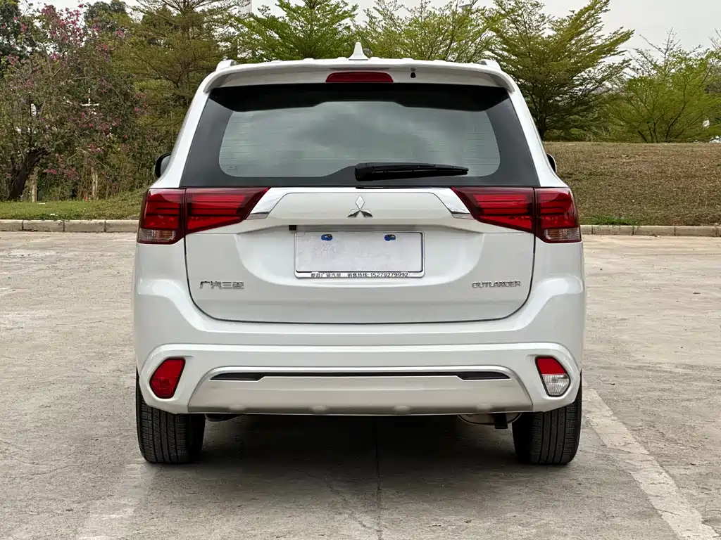 MITSUBISHI OUTLANDER